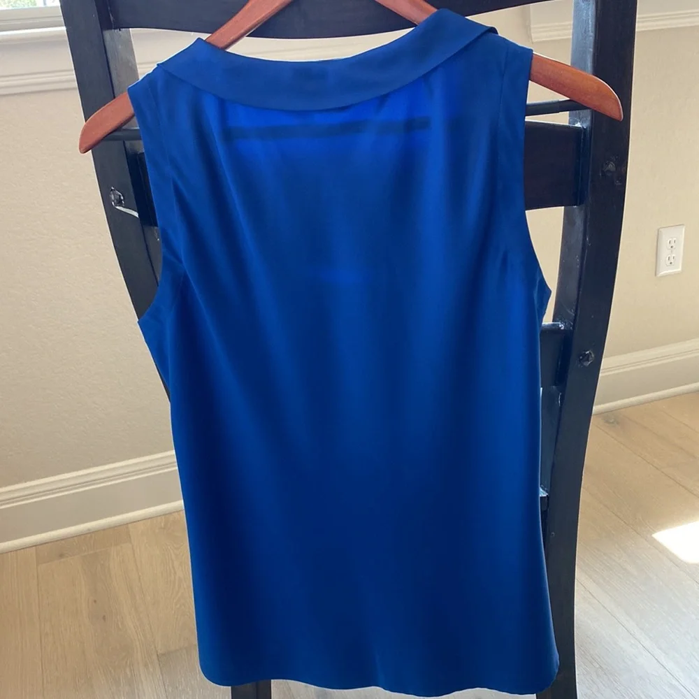 Banana Republic blue silk sleeveless blouse - Picture 3 of 4